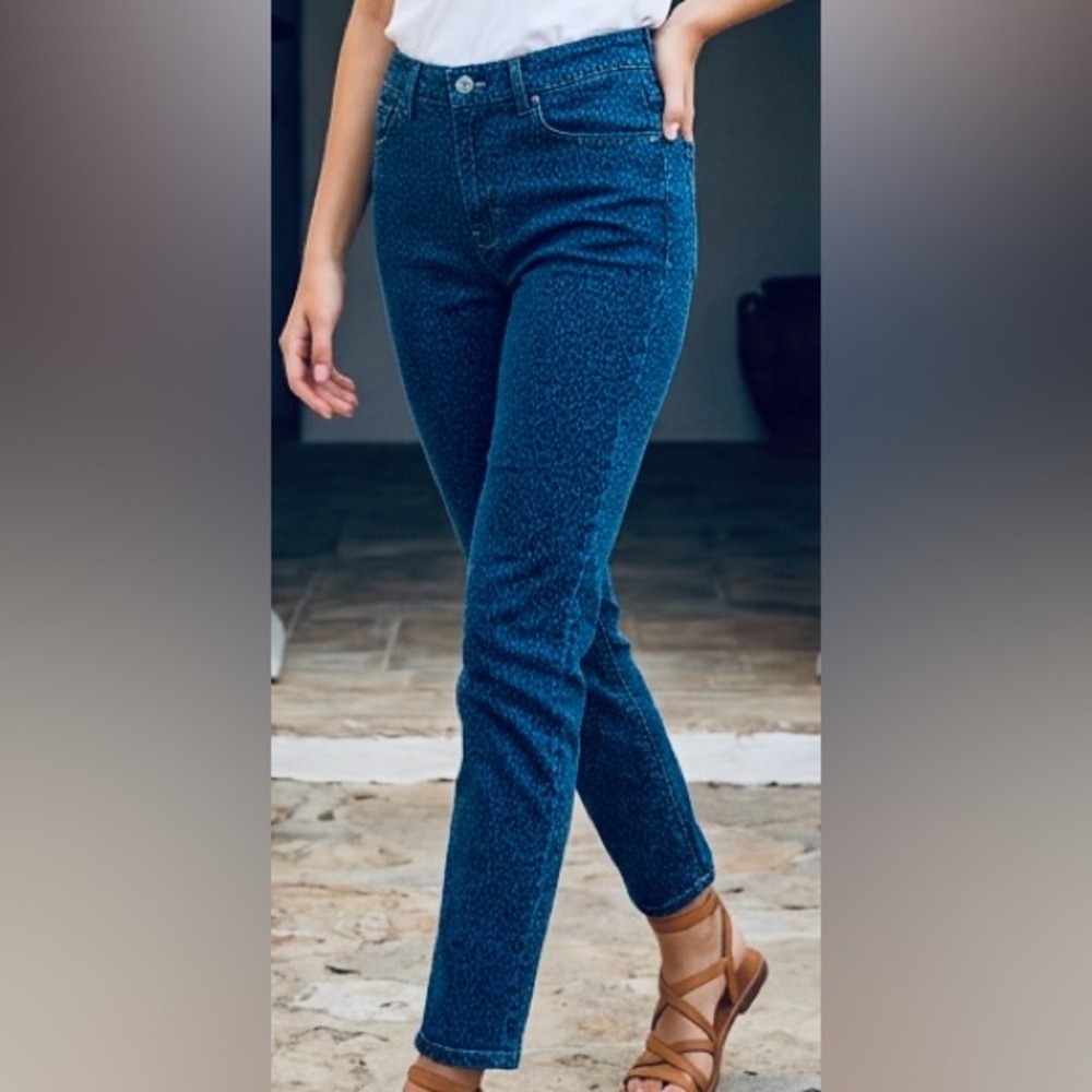 Like New Levi's SZ 30 blue/blue leopard print stretch skinny jeans/waist 30”-32”